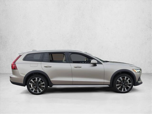 Volvo V60 Cross Country 2024