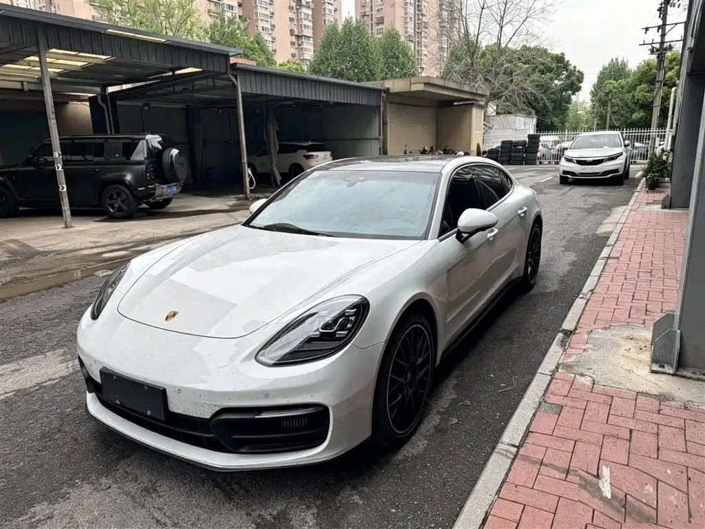 Porsche Panamera 2023