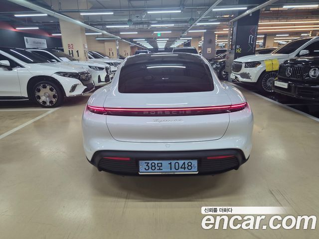 Porsche Taycan 2025