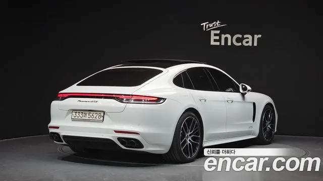 Porsche Panamera 2021