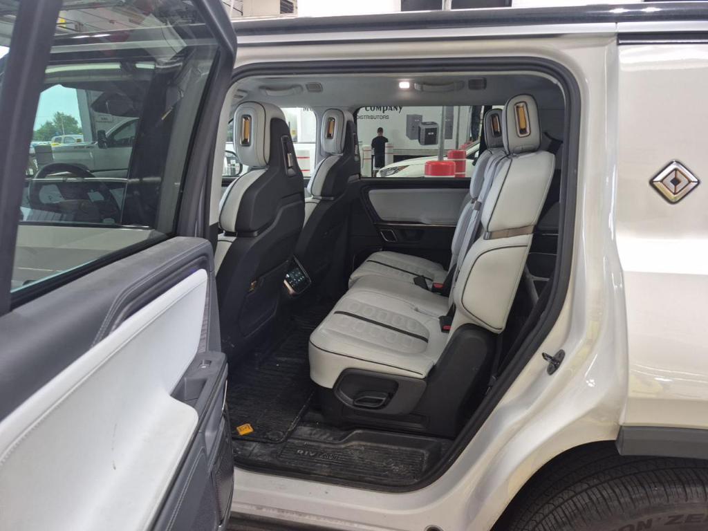 Rivian R1S 2024