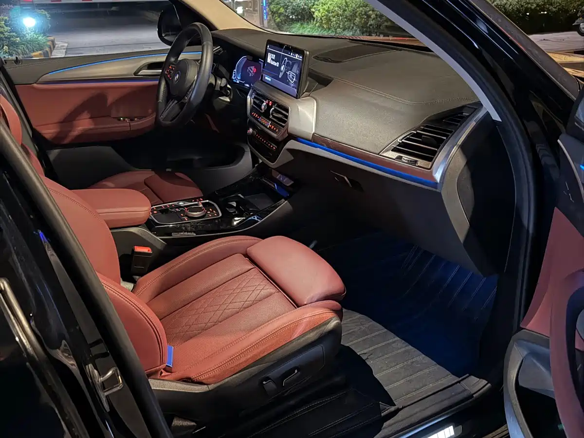 BMW iX3 2024