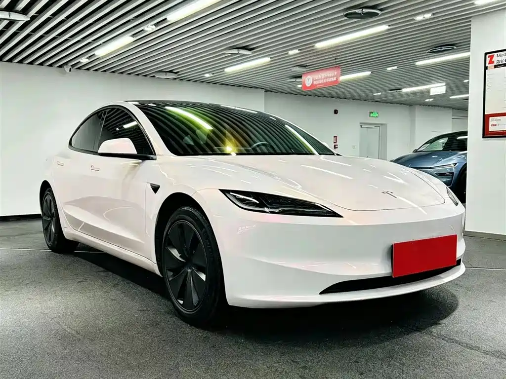 Tesla Model 3 2024