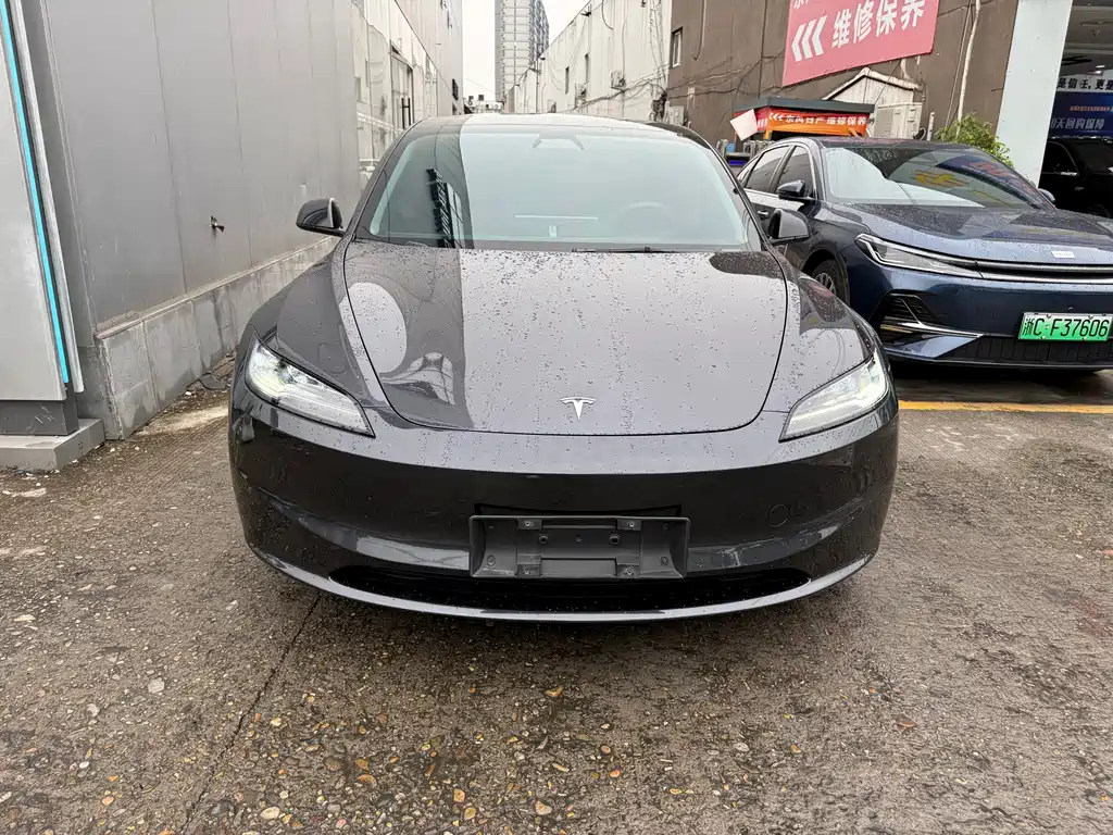 Tesla Model 3 2024