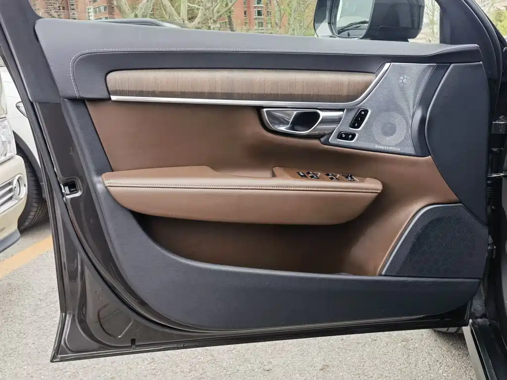 Volvo V90 2021