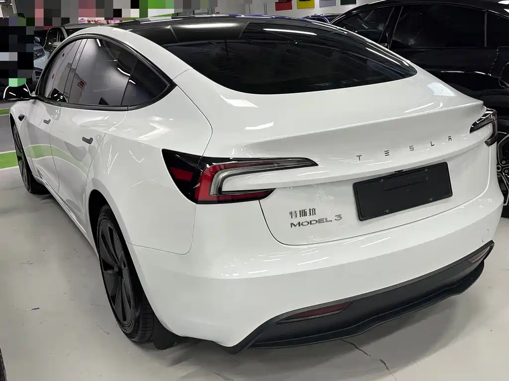 Tesla Model 3 2024