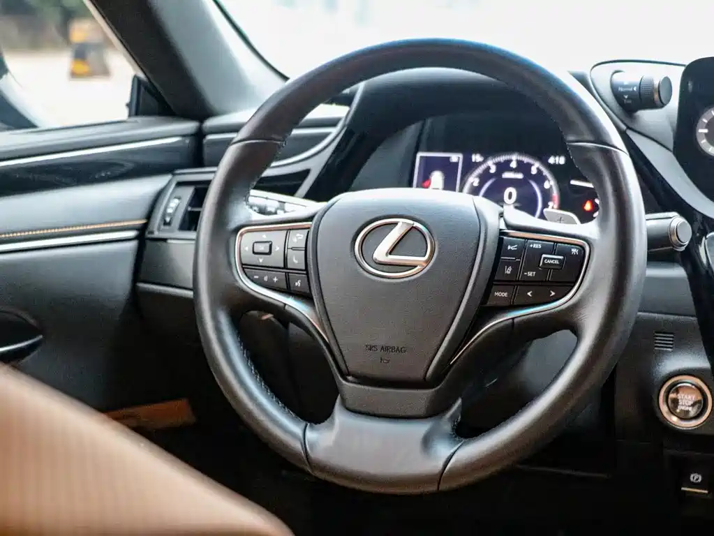 Lexus ES 2024