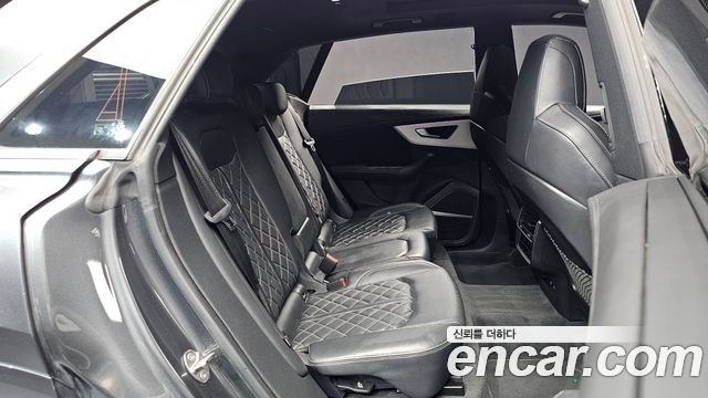 Audi Q8 2021