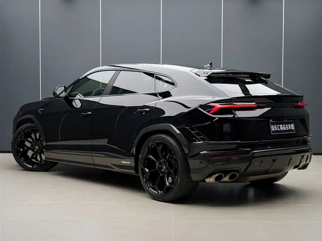 Lamborghini Urus 2024