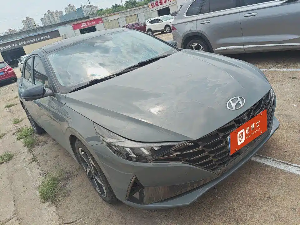 Hyundai Elantra 2022