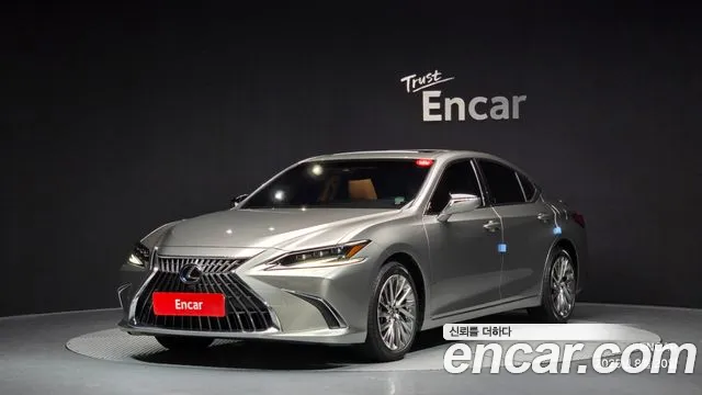Lexus ES 2024