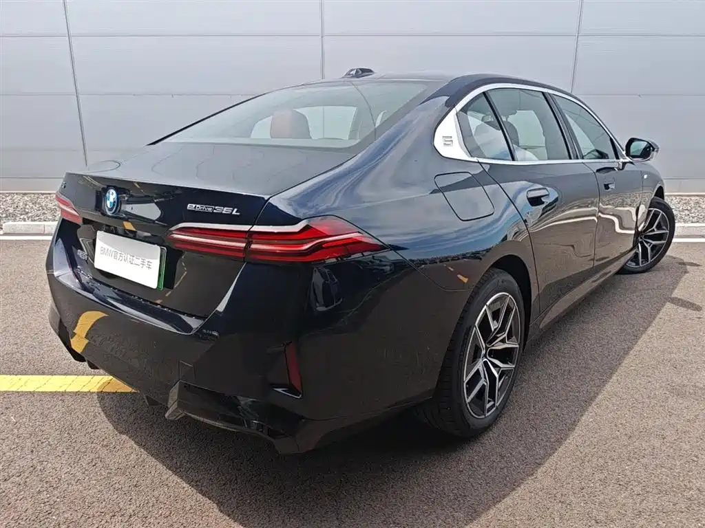BMW i5 2025
