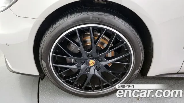 Porsche Panamera 2021
