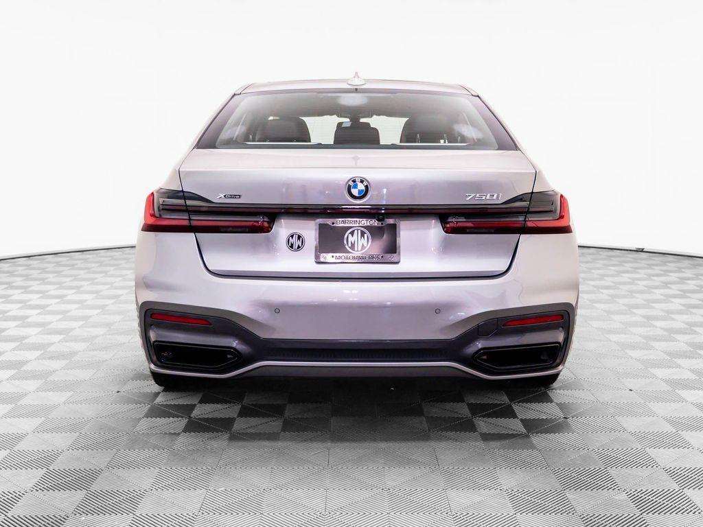 BMW 750 2022