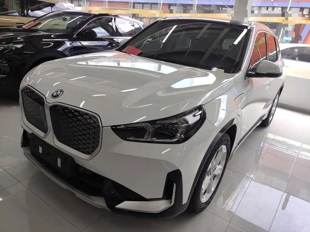 BMW iX1 2025