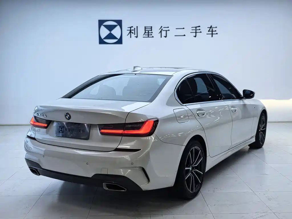 BMW 3 серии 2022
