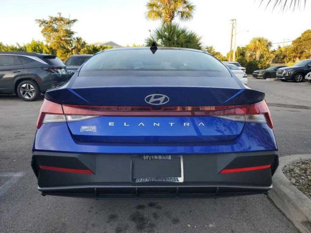 Hyundai Elantra 2025