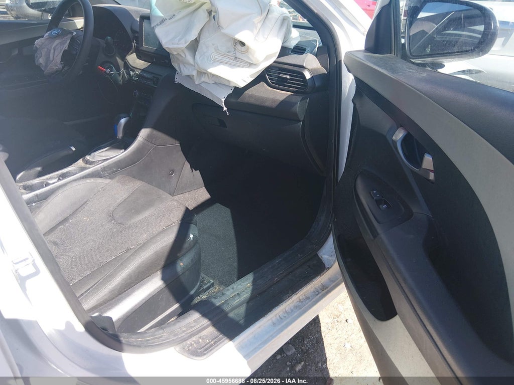 Hyundai Veloster 2021