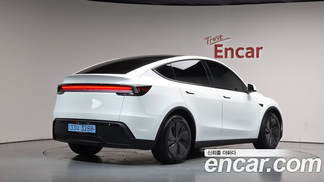Tesla Model Y 2025