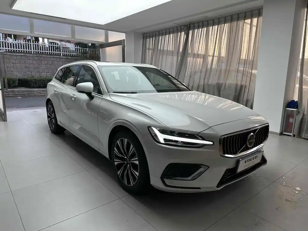 Volvo V60 2024