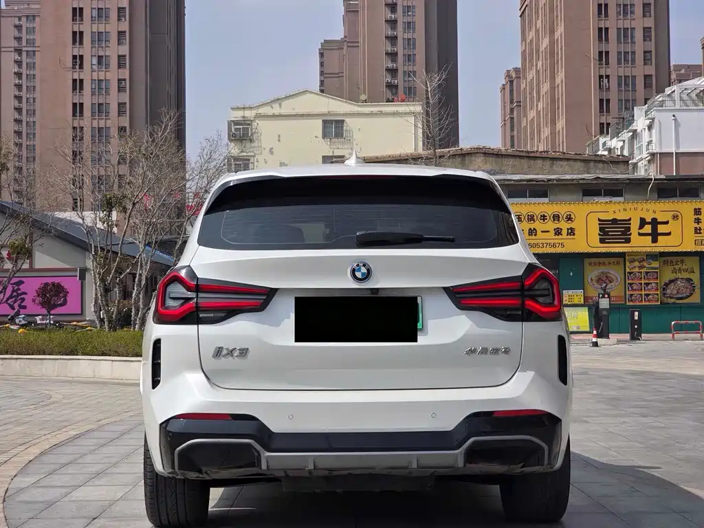 BMW iX3 2024