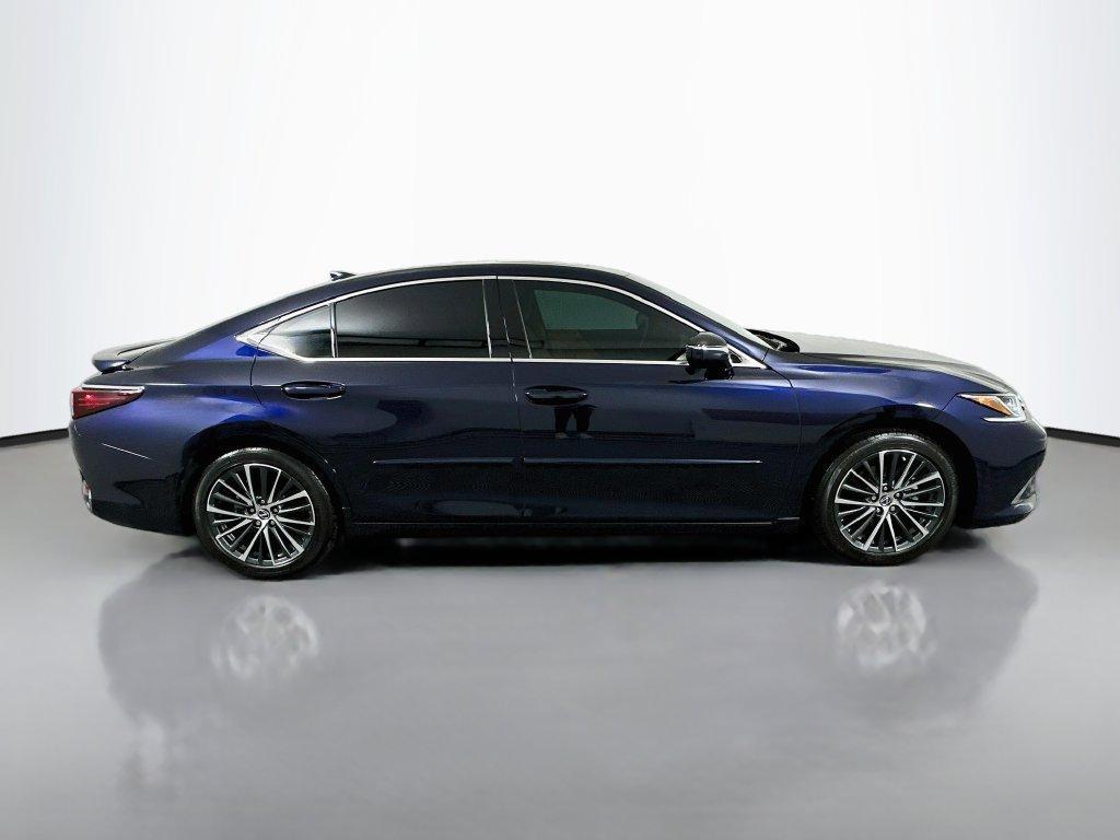 Lexus ES 2025