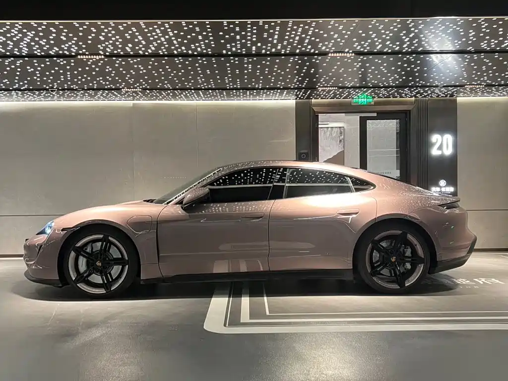 Porsche Taycan 2023