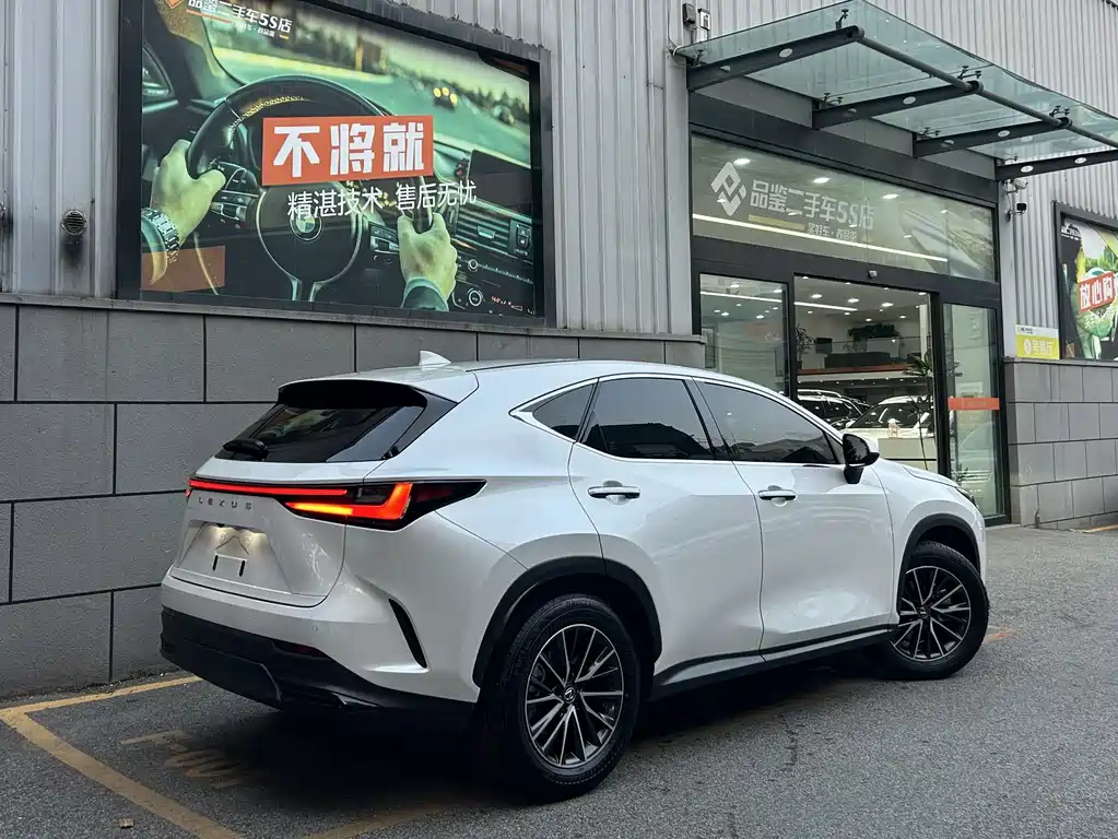 Lexus NX 2024