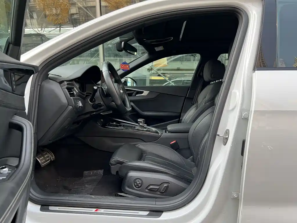 Audi A4 2023