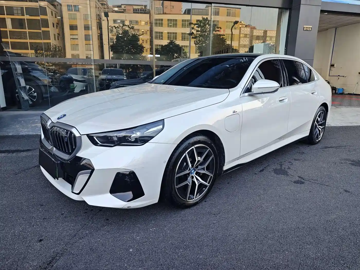 BMW i5 2024