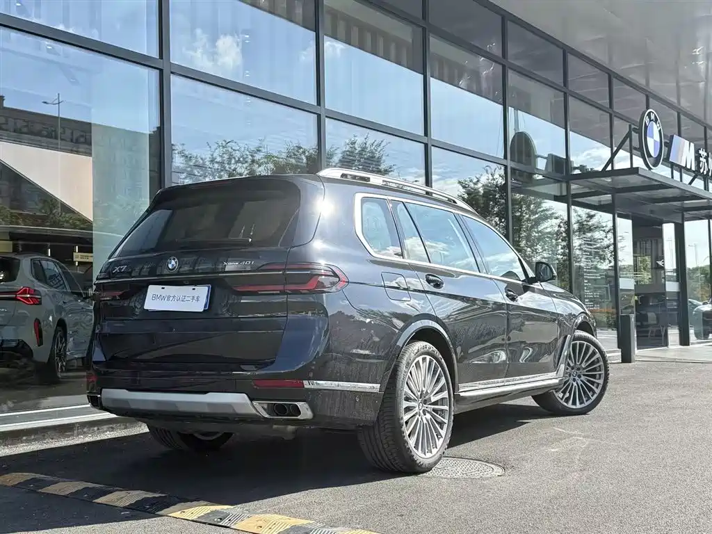 BMW X7 2025