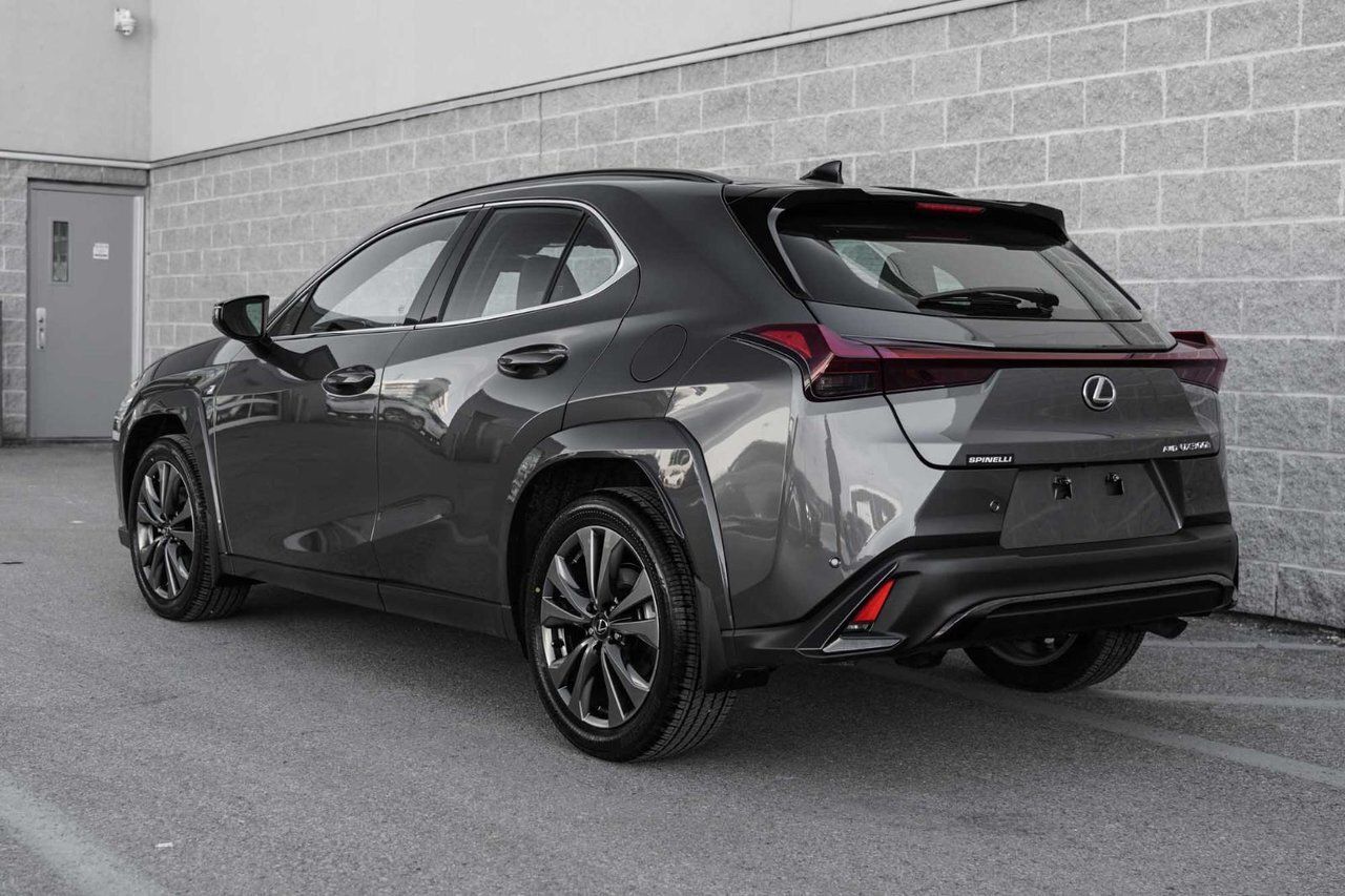 Lexus UX 2025