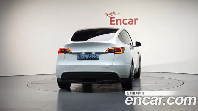 Tesla Model Y 2021