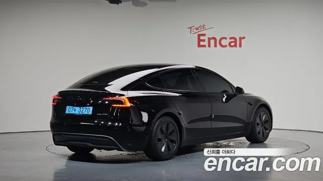 Tesla Model 3 2024