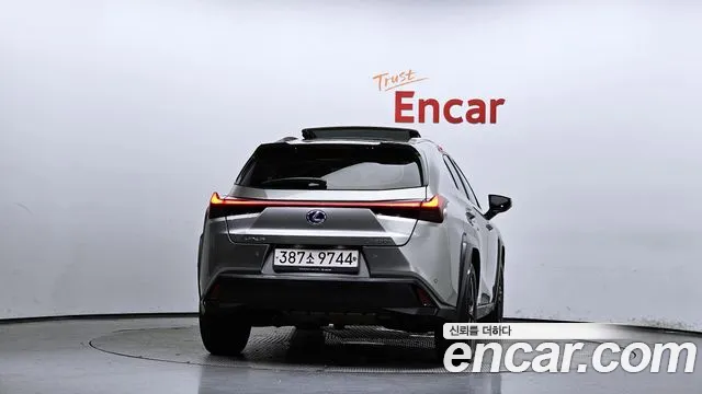 Lexus UX 2021