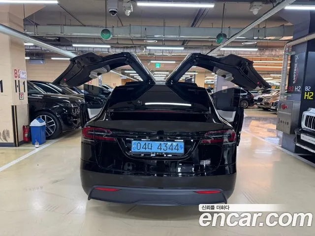 Tesla Model X 2024