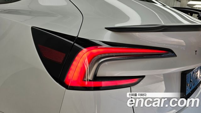 Tesla Model 3 2024