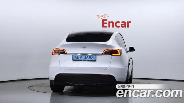 Tesla Model Y 2024