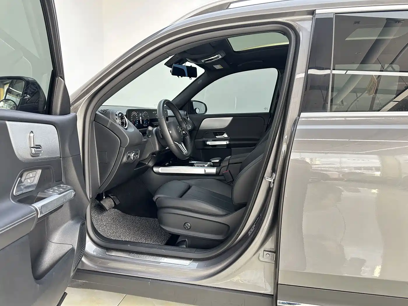 Mercedes-Benz GLB 2024