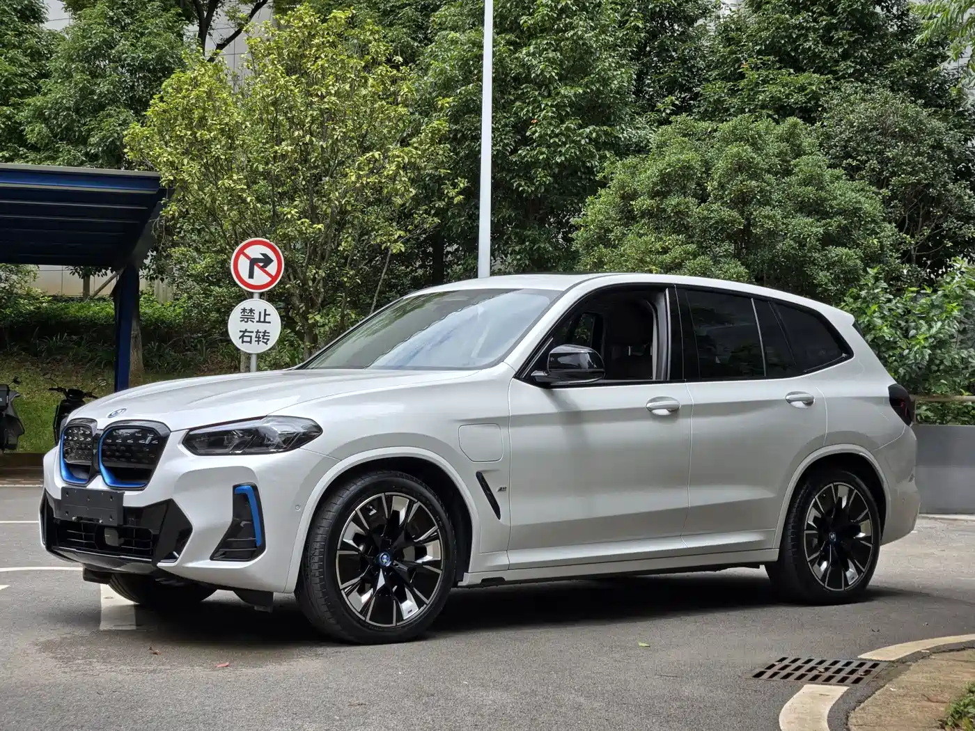 BMW iX3 2021
