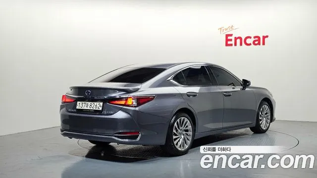 Lexus ES 2021