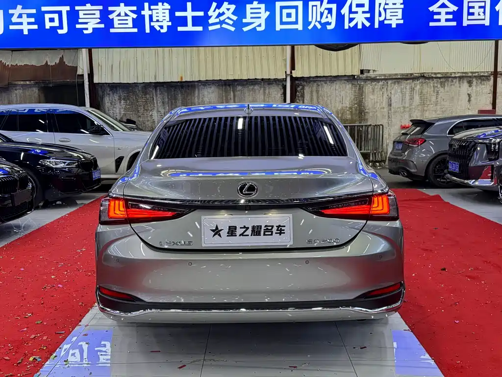 Lexus ES 2022