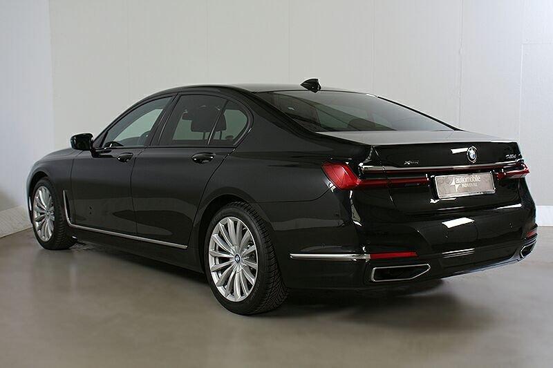 BMW 740 2022