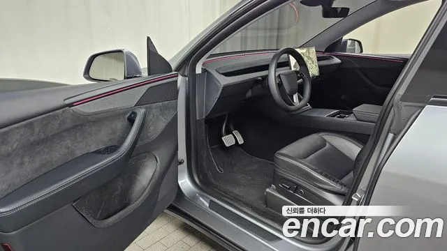 Tesla Model Y 2025