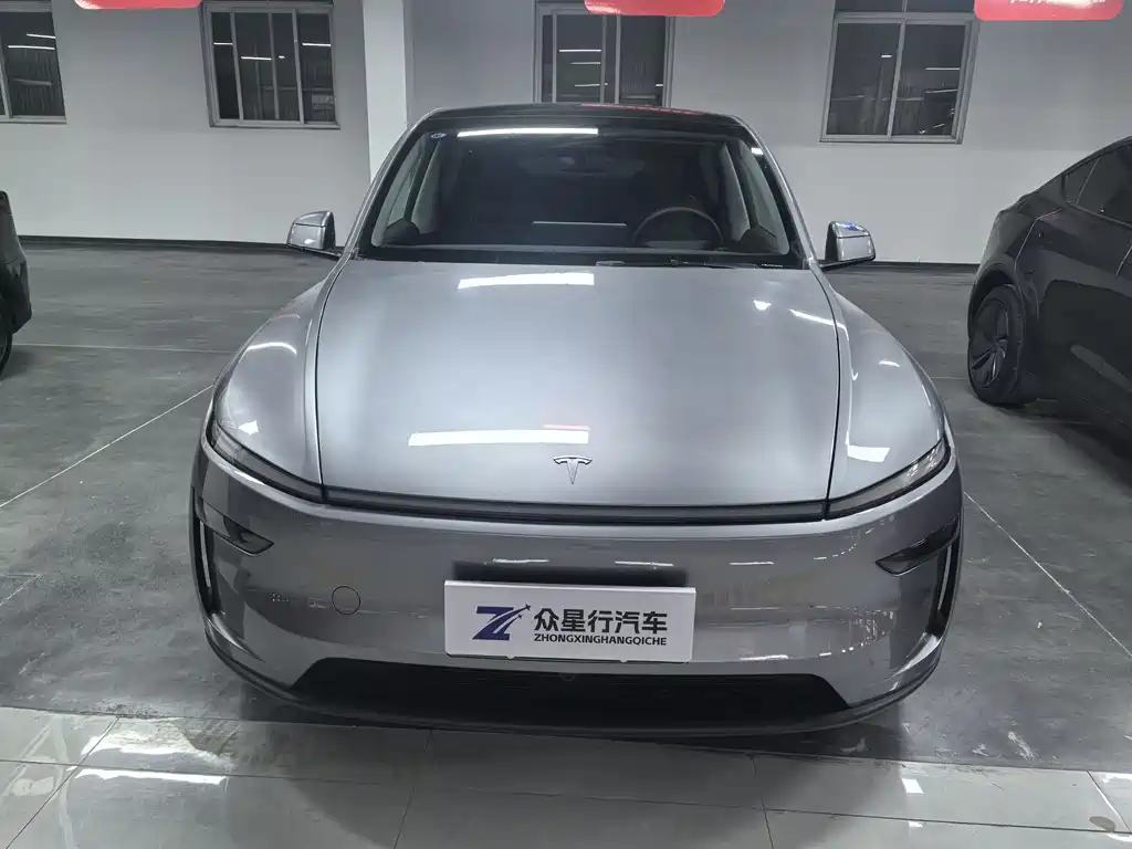 Tesla Model Y 2025
