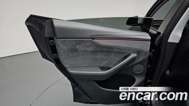 Tesla Model Y 2025
