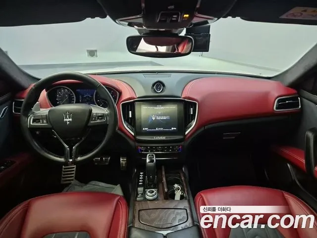 Maserati Ghibli 2021