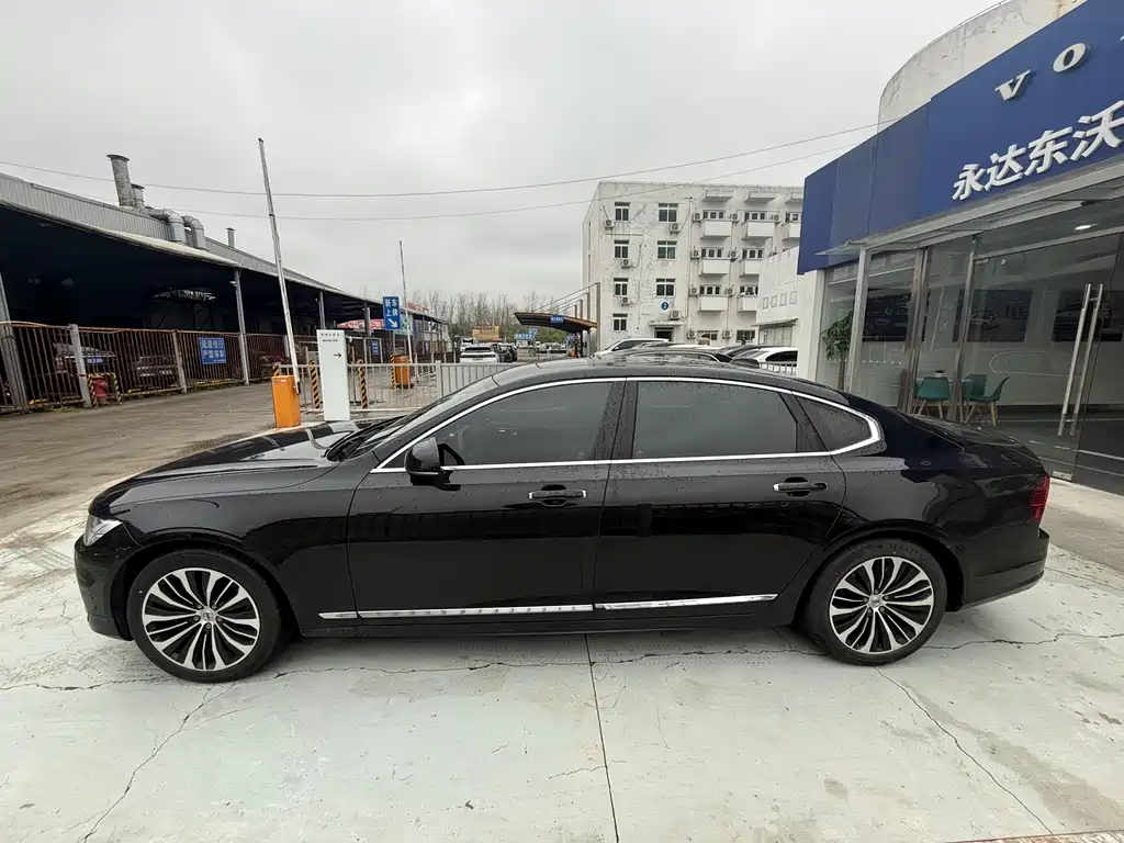 Volvo S90 2022