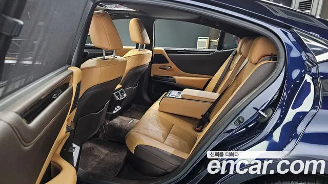 Lexus ES 2020