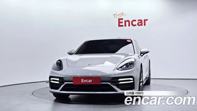 Porsche Panamera 2021